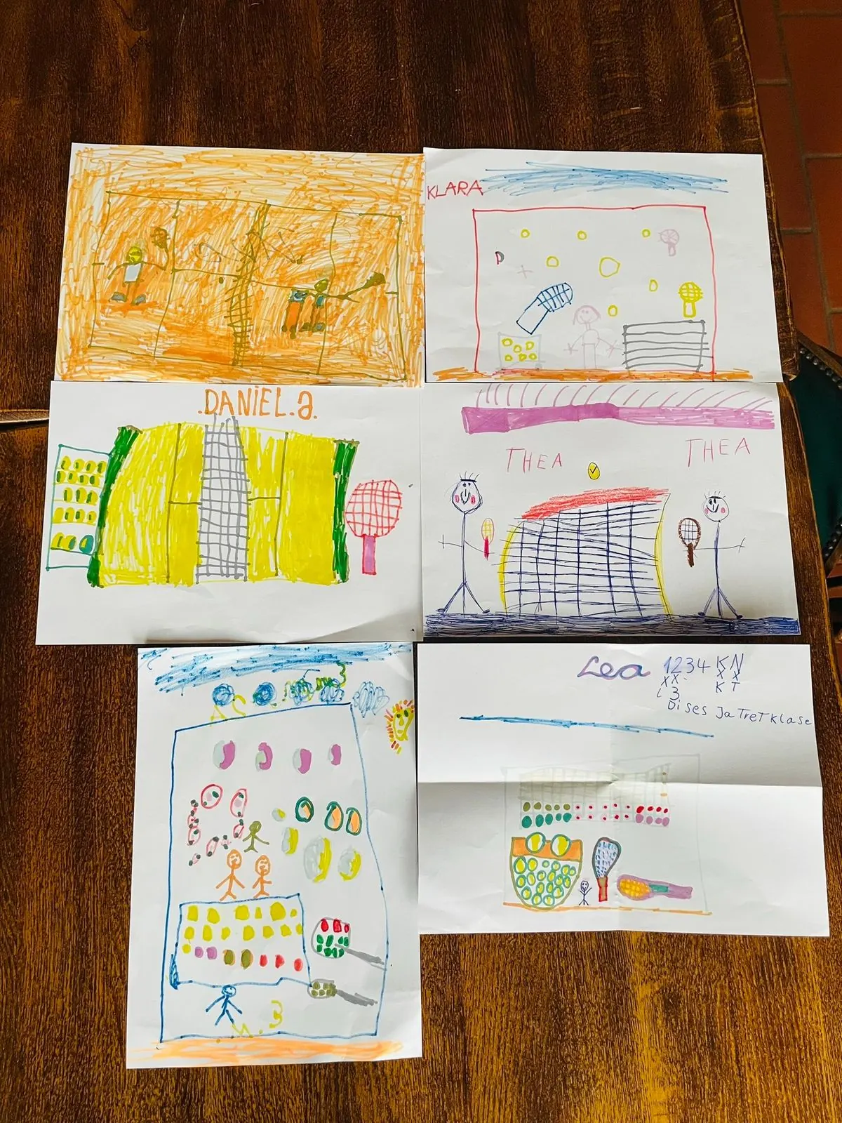 Kinderzeichnungen aus dem Camp